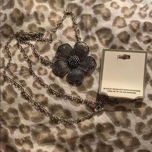 Flower pendant necklace